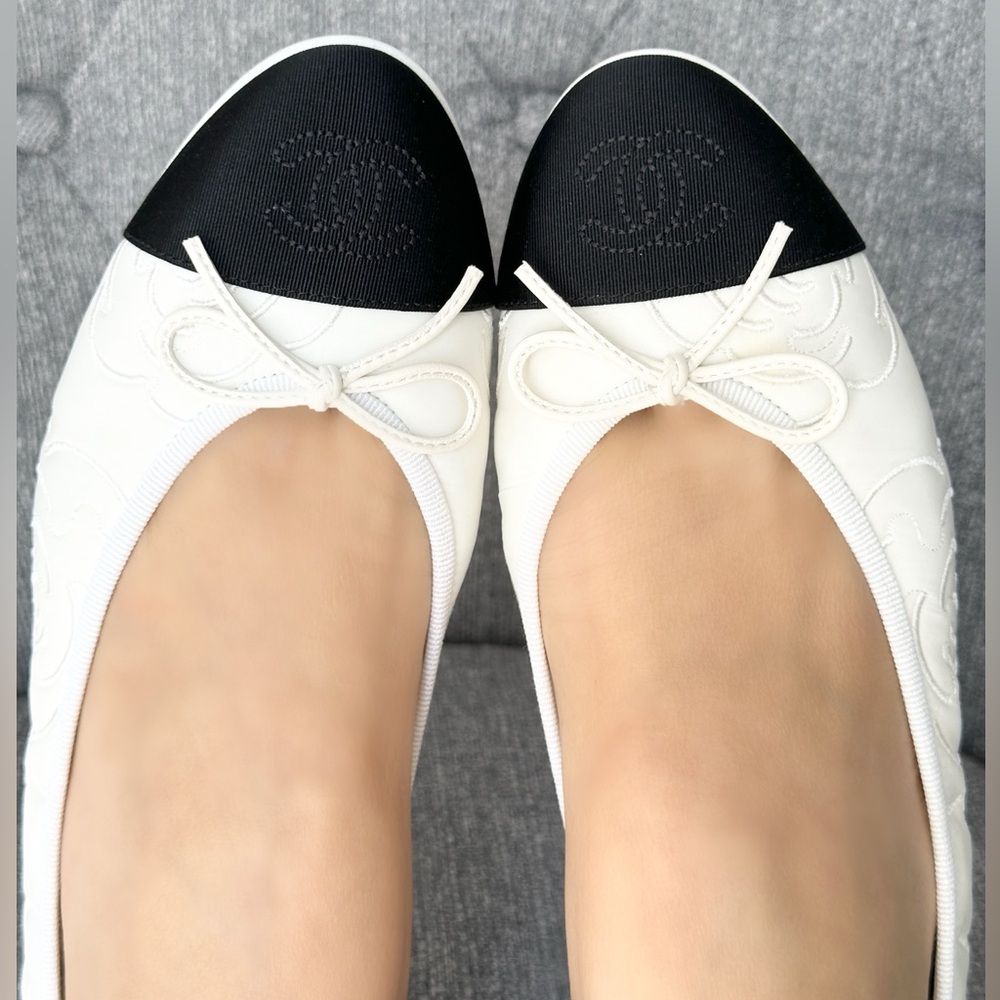 CHANEL CC LOGO CAMELLIA WHITE NYLON BALLET BALLERINA FLATS SHOES 37.5C
